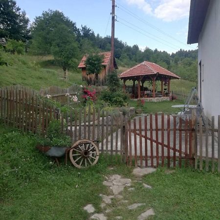 Domacinstvo Sindzirevic Villa Nova Varos Exterior photo