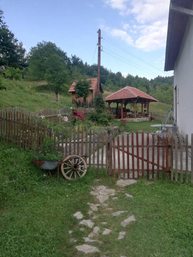 Domacinstvo Sindzirevic Villa Nova Varos Exterior photo